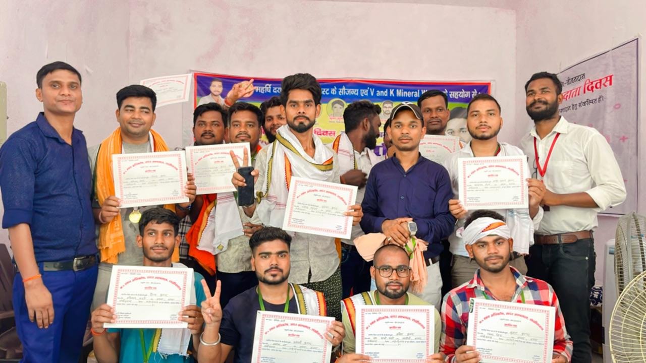 Premier India | लखीसराय जिले में आयोजित शिविर में रक्तदाताओं ने किया...